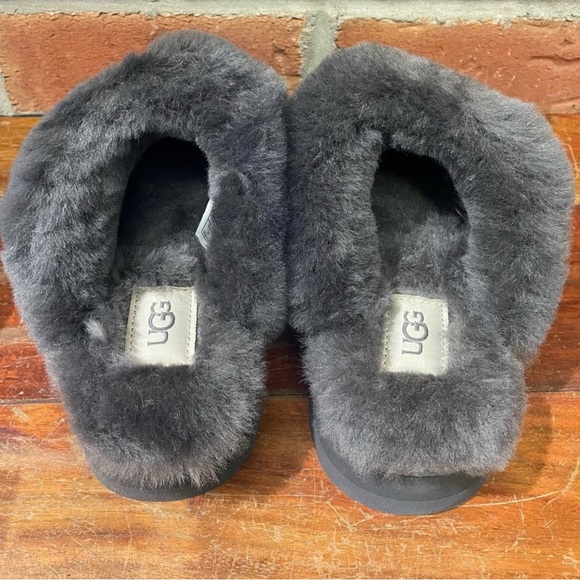 Ugg platform slippers size 5 - Picture 2 of 5